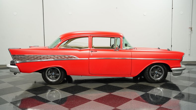 Chevrolet-210-1957-Flat-Red-Charcoal-43