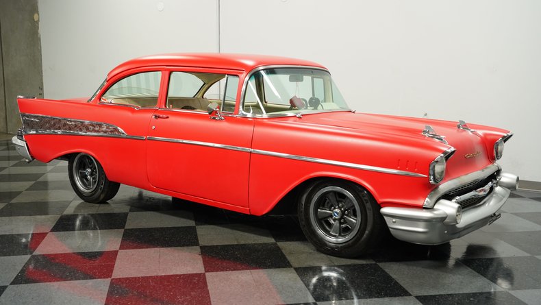 Chevrolet-210-1957-Flat-Red-Charcoal-44