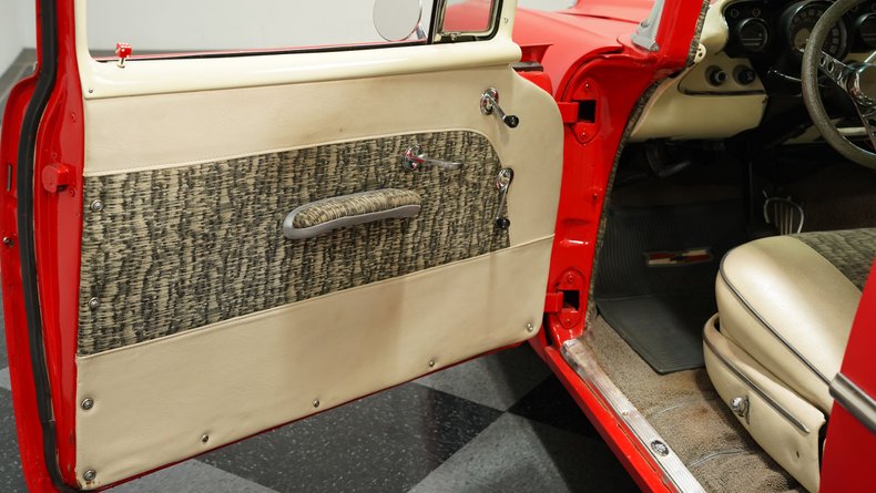 Chevrolet-210-1957-Flat-Red-Charcoal-45