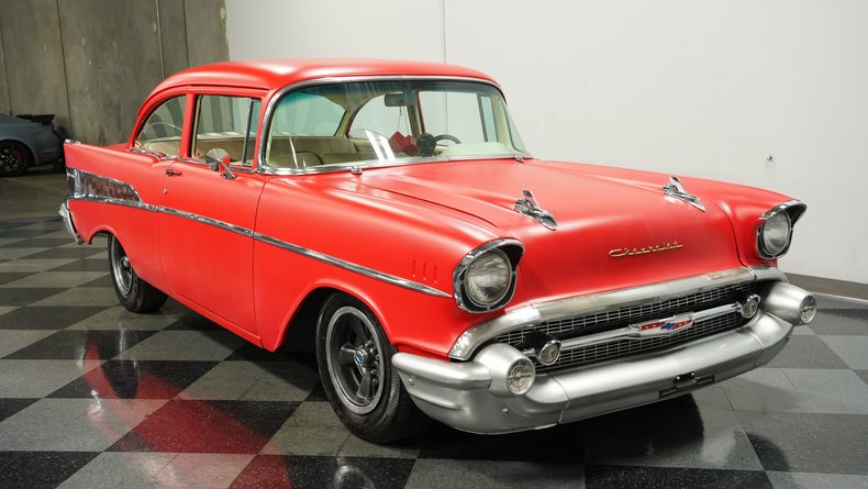 Chevrolet-210-1957-Flat-Red-Charcoal-5