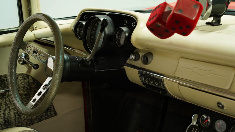 Chevrolet-210-1957-Flat-Red-Charcoal-7