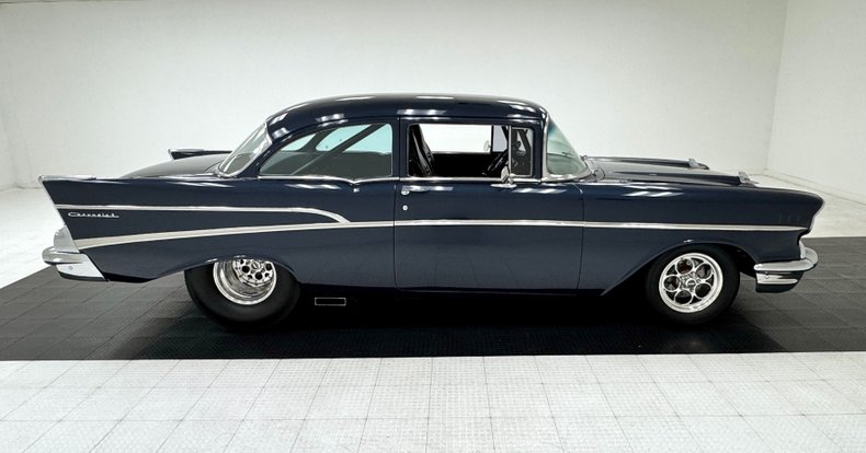 Chevrolet-210-1957-Navy-Blue-Metallic-Black-11