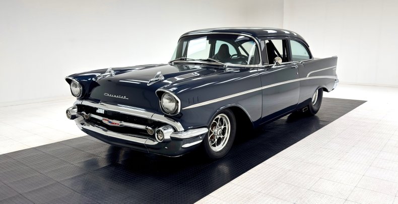Chevrolet-210-1957-Navy-Blue-Metallic-Black-43