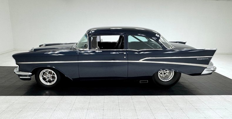 Chevrolet-210-1957-Navy-Blue-Metallic-Black-7
