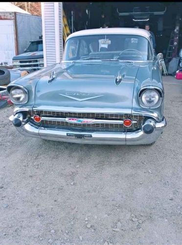 Chevrolet-210-1957-Silver-Silver-1