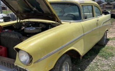 Chevrolet-210-1957-Yellow-Black-21