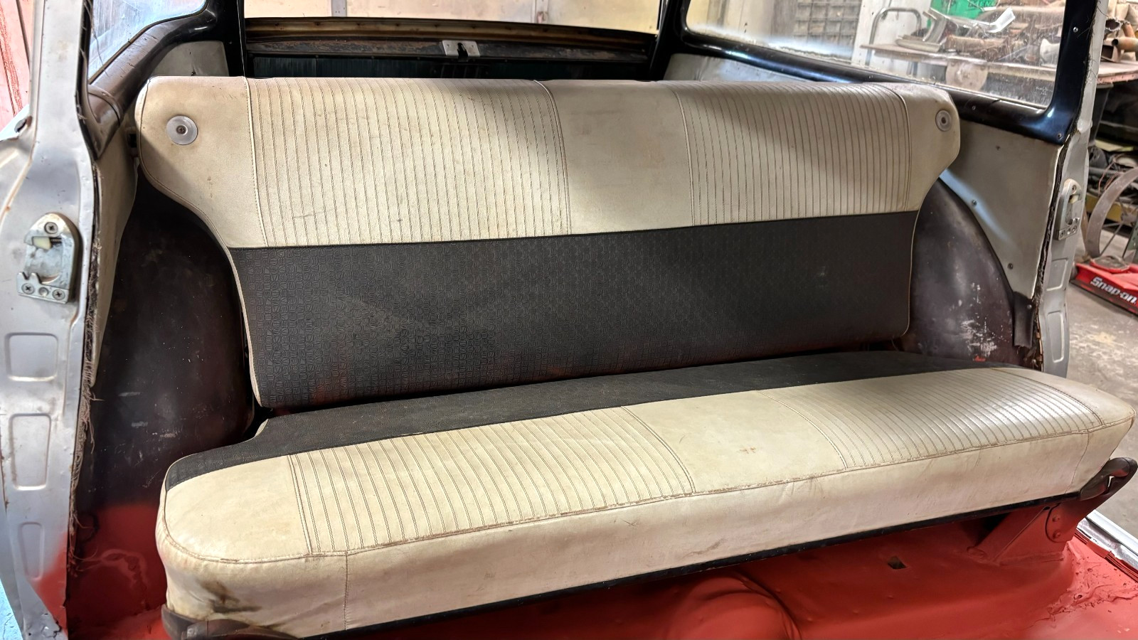 Chevrolet-210-4-DOOR-STATION-WAGON-1957-Wagon-15