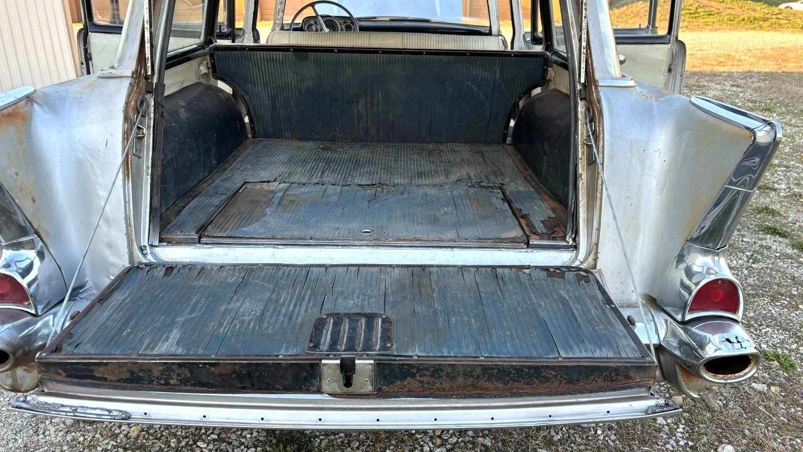 Chevrolet-210-4-DOOR-STATION-WAGON-1957-Wagon-4