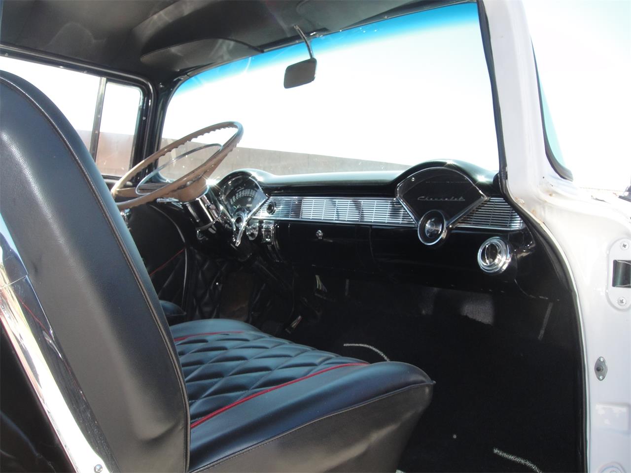 Chevrolet-210-bel-air-tribute-1956-White-Black-amp-Red-12