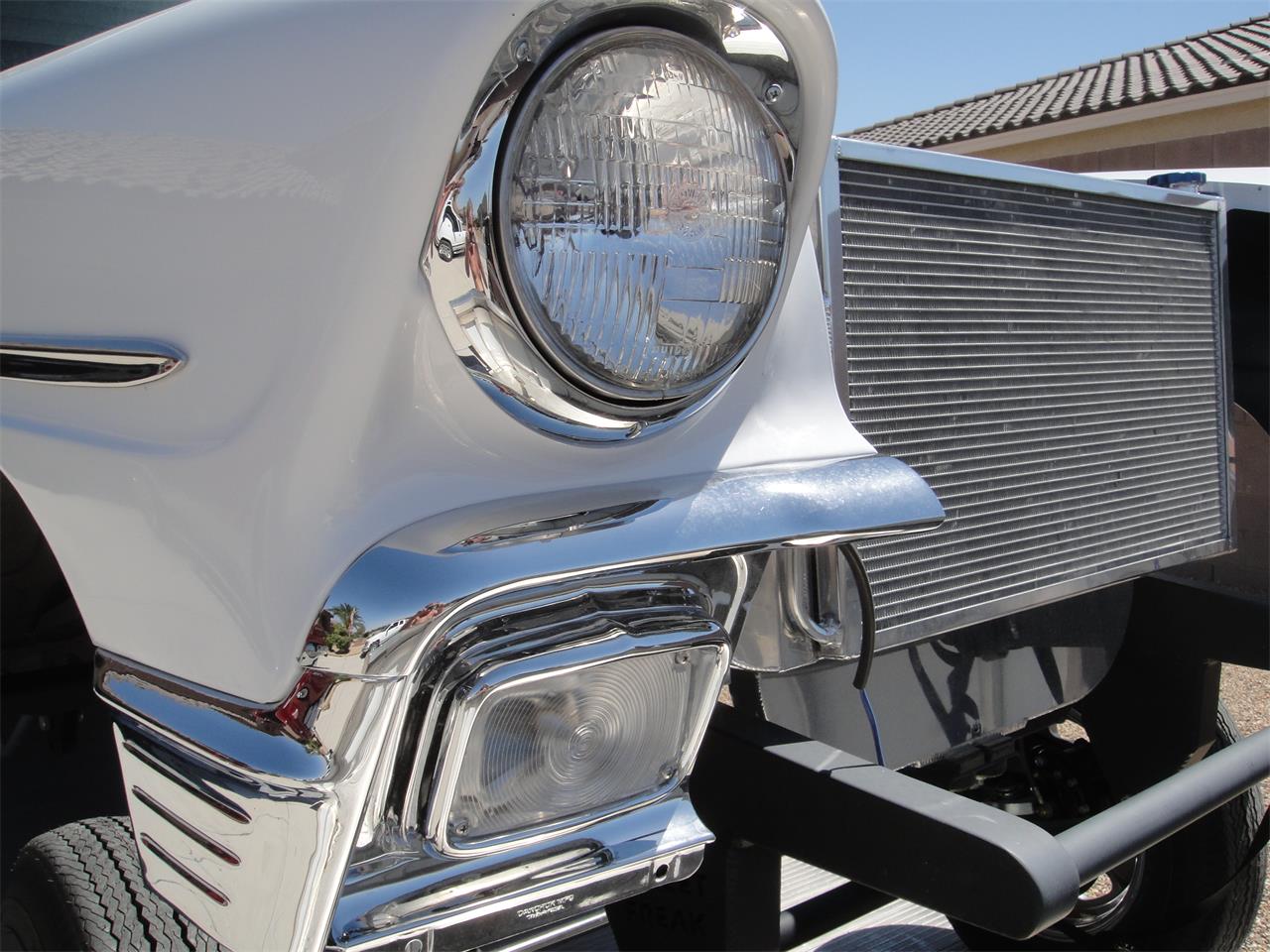 Chevrolet-210-bel-air-tribute-1956-White-Black-amp-Red-25