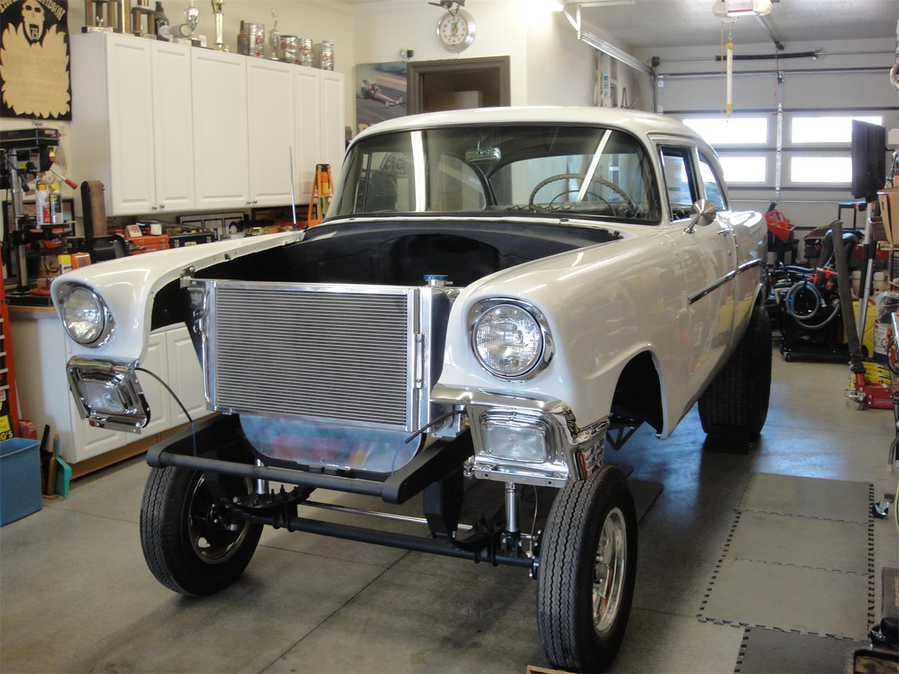 Chevrolet-210-bel-air-tribute-1956-White-Black-amp-Red-27