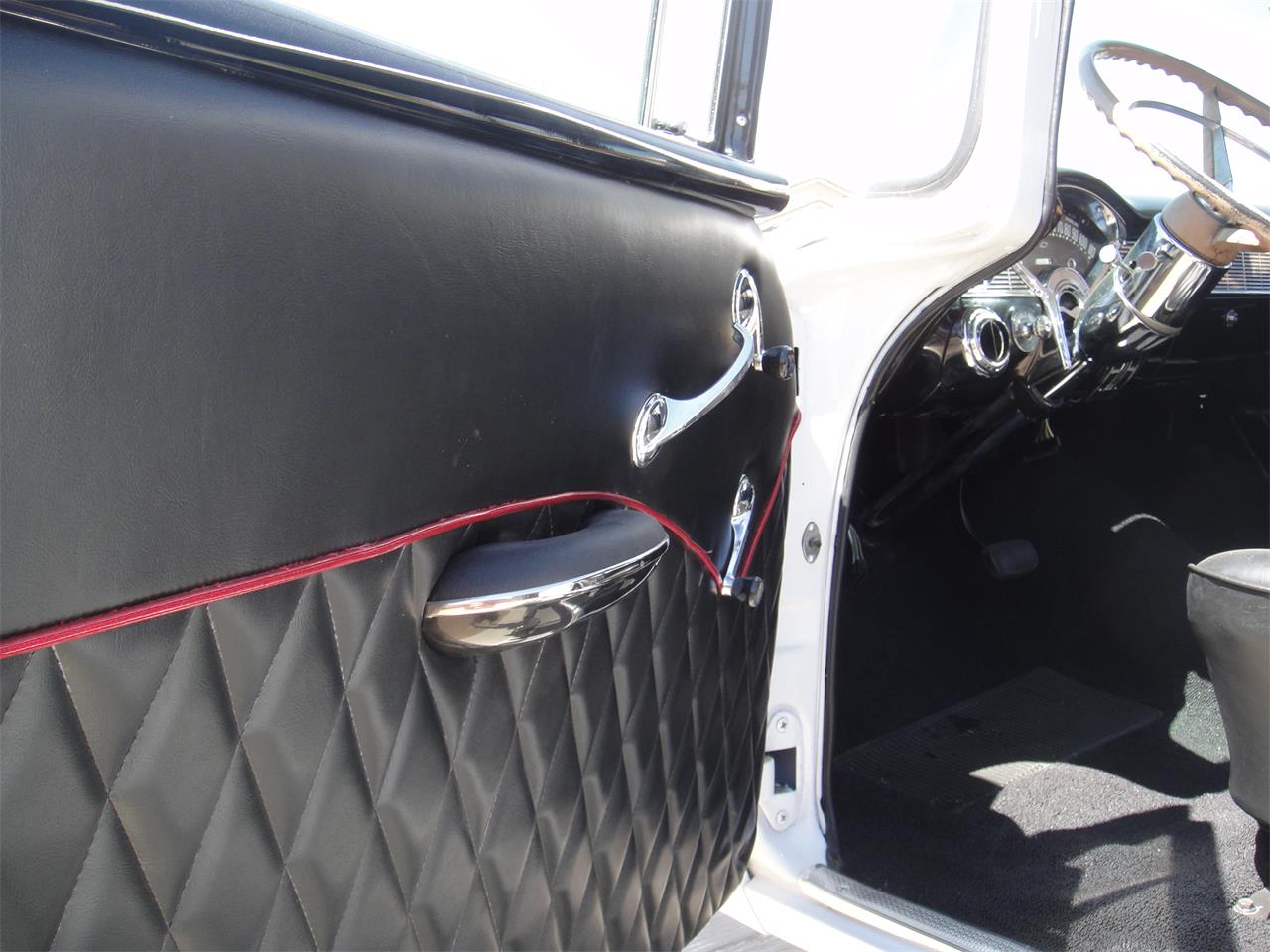 Chevrolet-210-bel-air-tribute-1956-White-Black-amp-Red-3