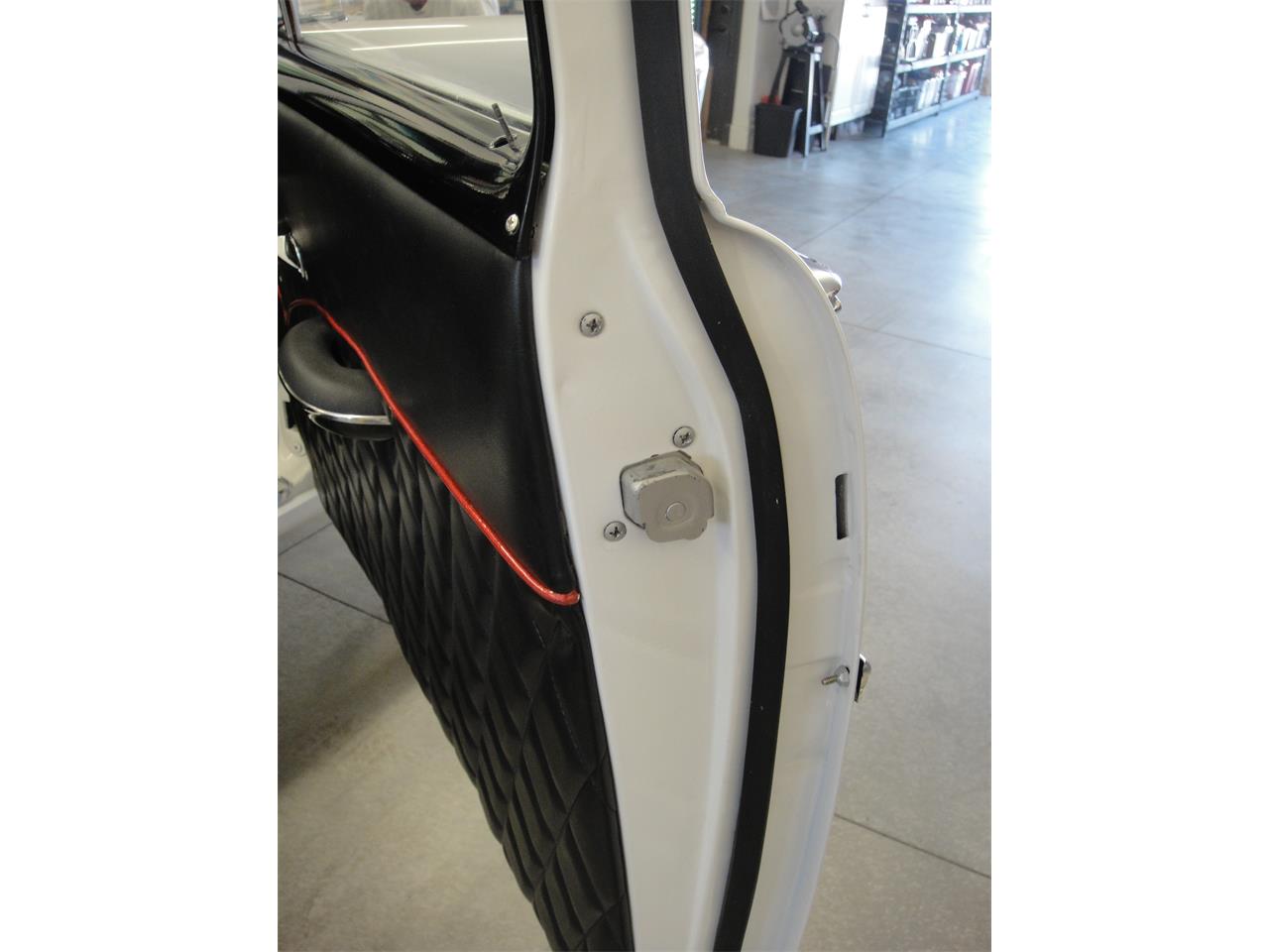 Chevrolet-210-bel-air-tribute-1956-White-Black-amp-Red-33