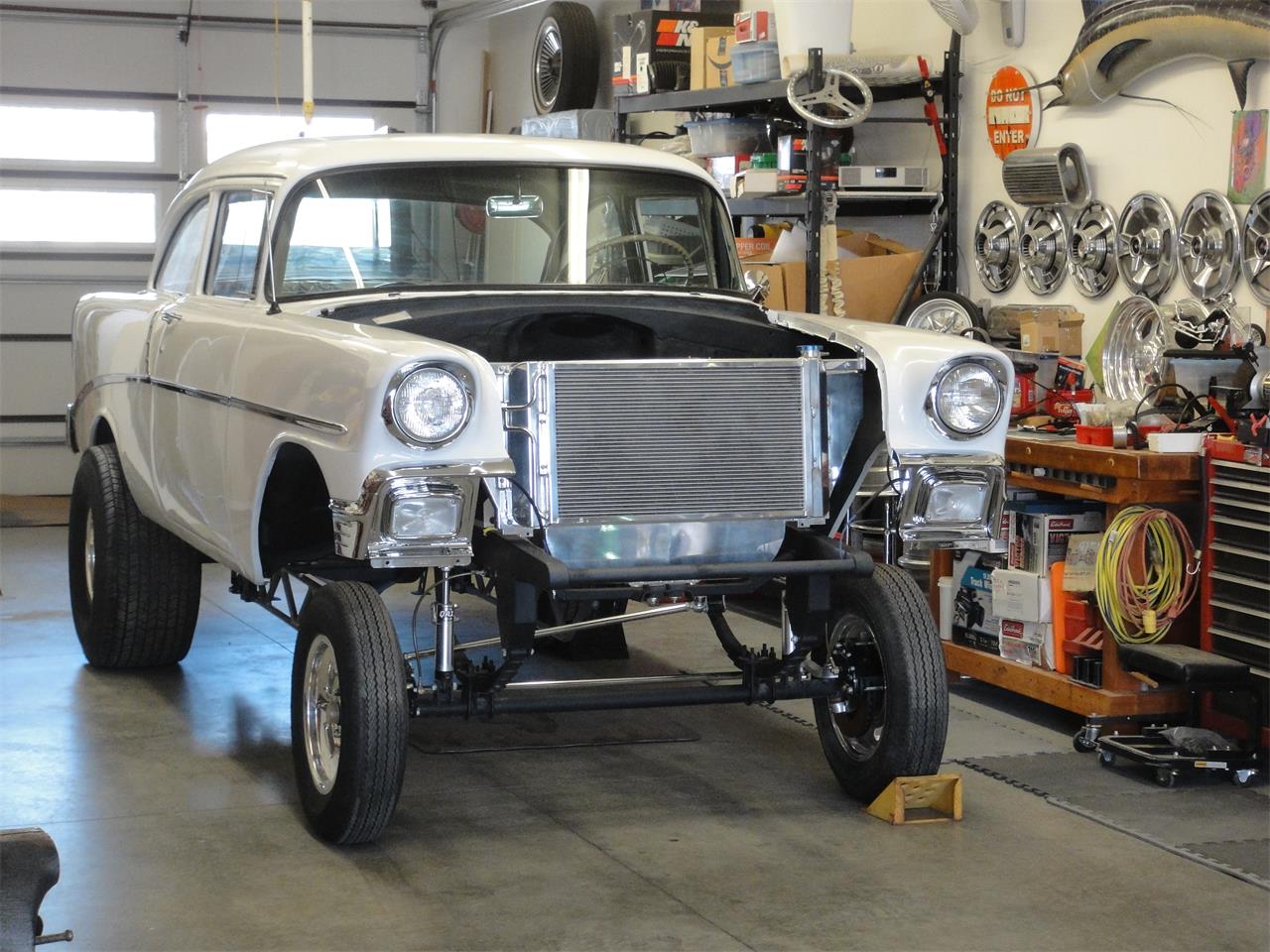 Chevrolet-210-bel-air-tribute-1956-White-Black-amp-Red-47