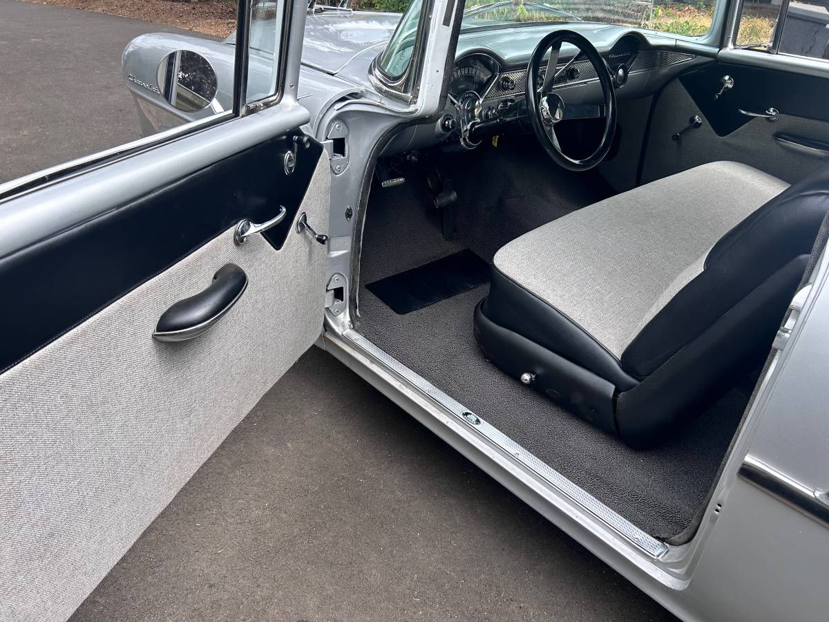 Chevrolet-2dr-1955-17