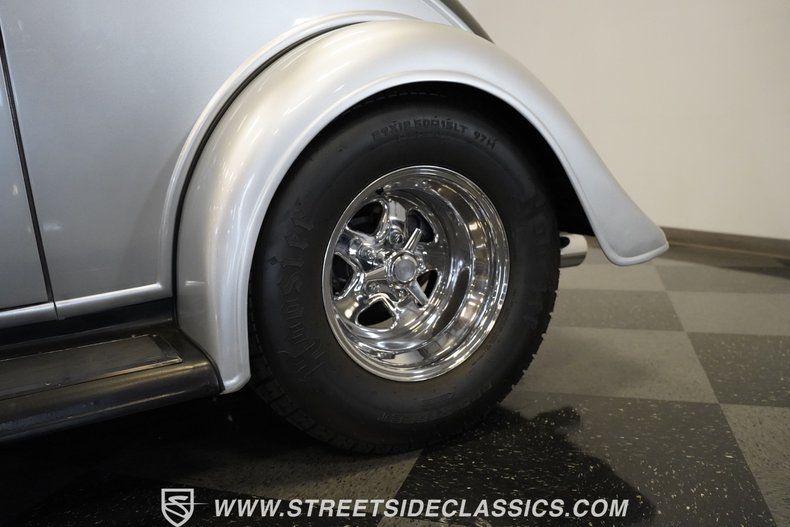 Chevrolet-3-window-1935-Silver-Black-18