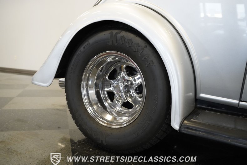 Chevrolet-3-window-1935-Silver-Black-46