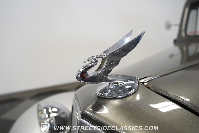 Chevrolet-3-window-1935-Silver-Black-47