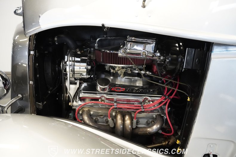 Chevrolet-3-window-1935-Silver-Black-5