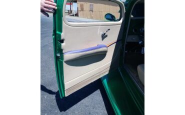 Chevrolet-3-window-coupe-1934-ELEC.-LIMETIME-GREEN-TAN-4