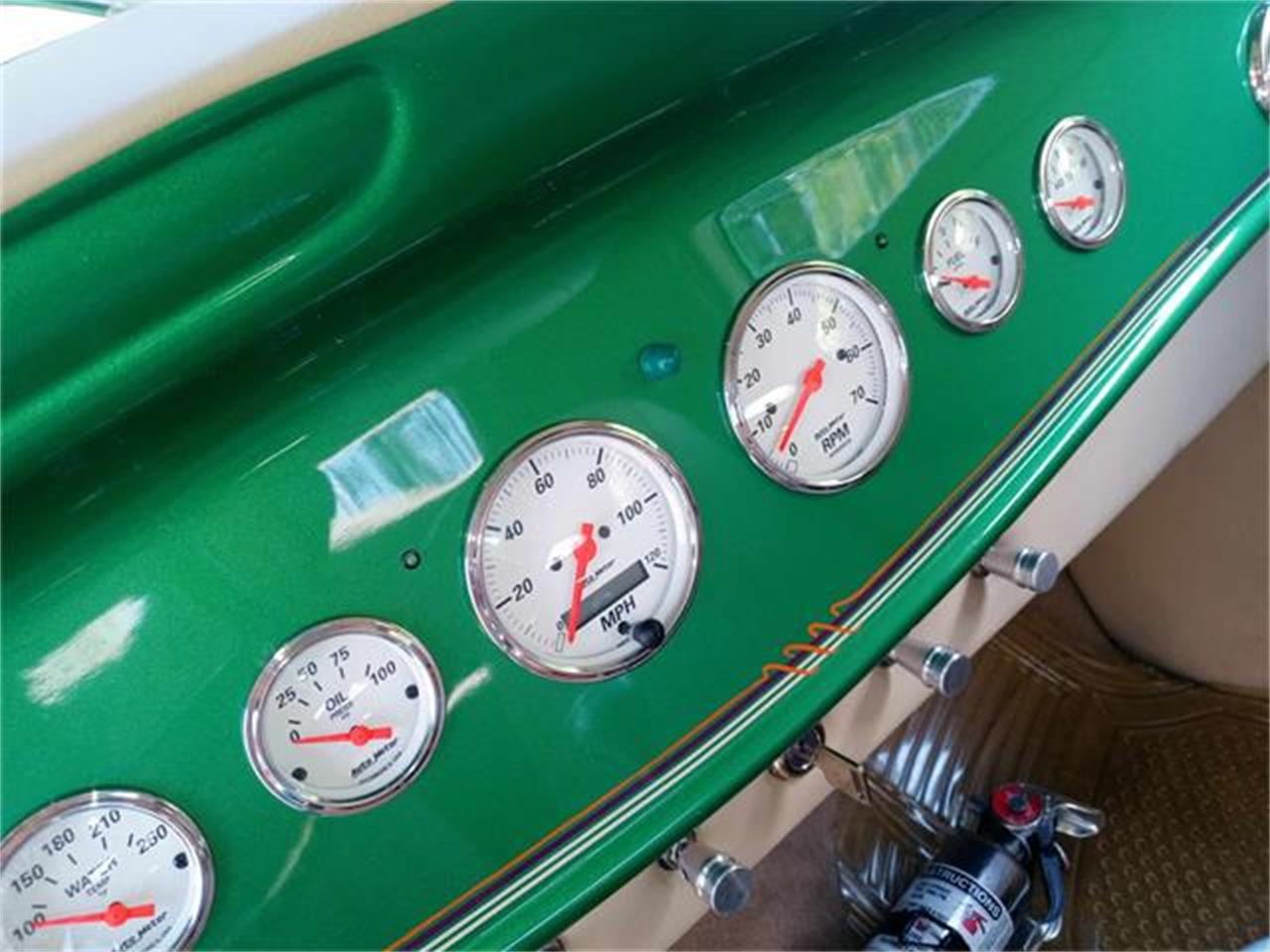 Chevrolet-3-window-coupe-1934-ELEC.-LIMETIME-GREEN-TAN-8