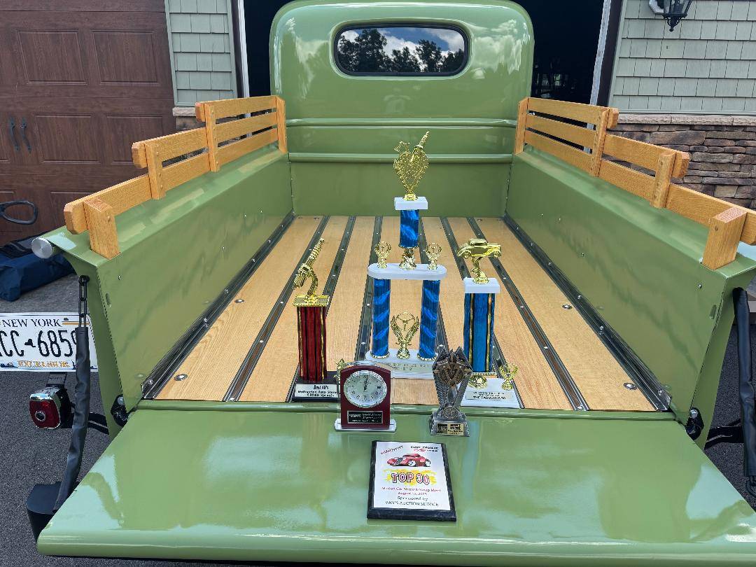 Chevrolet-3100-1946-green-9