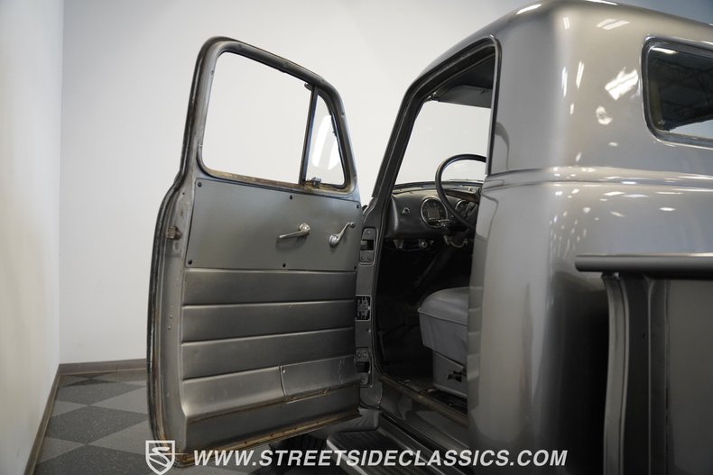 Chevrolet-3100-1950-Gray-Gray-39