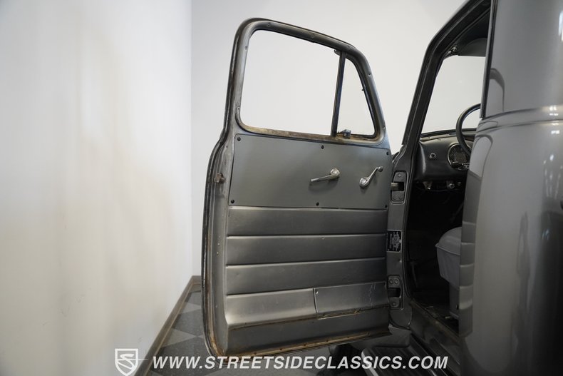 Chevrolet-3100-1950-Gray-Gray-40