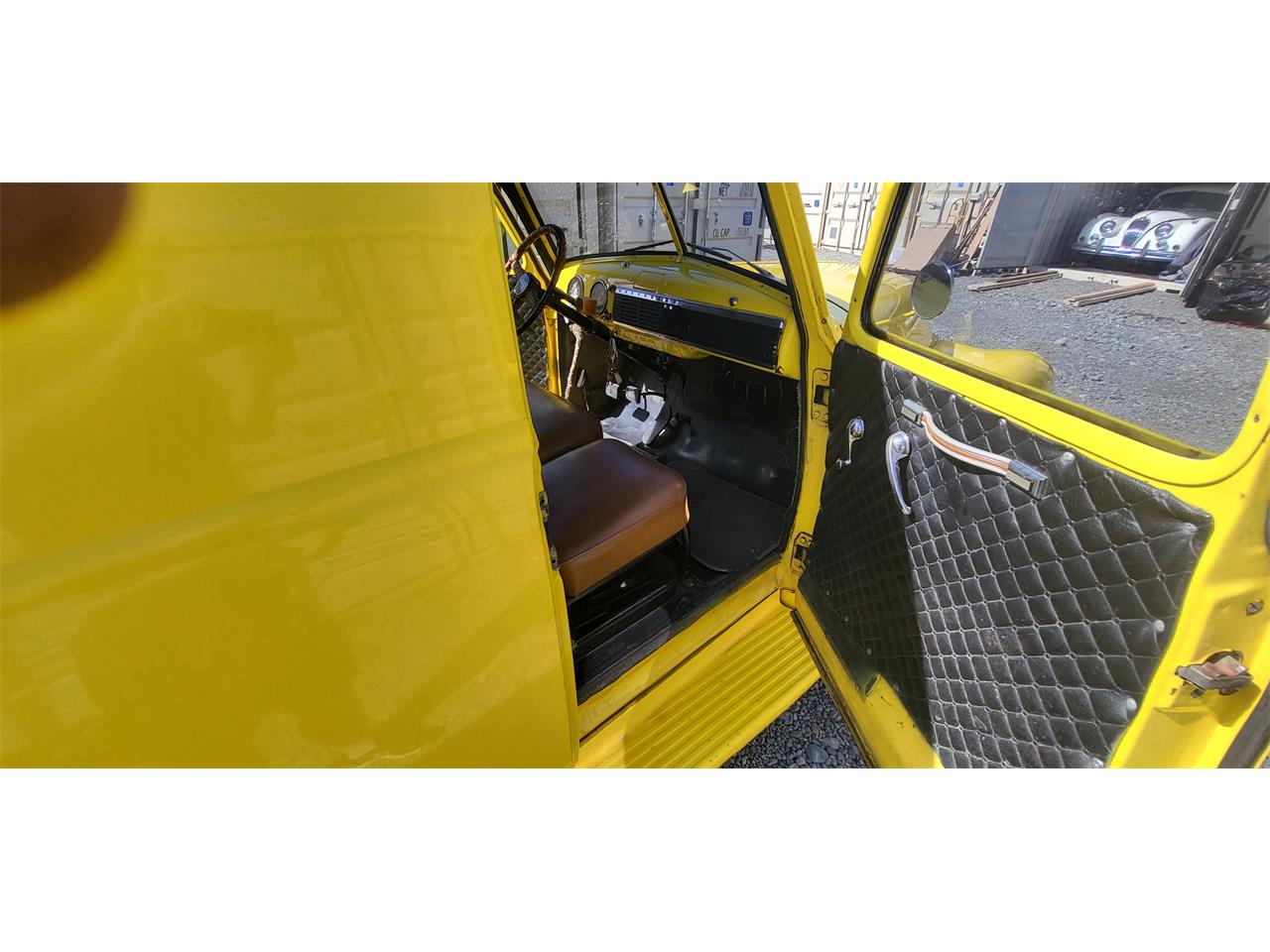 Chevrolet-3100-1950-YELLOW-Black-29