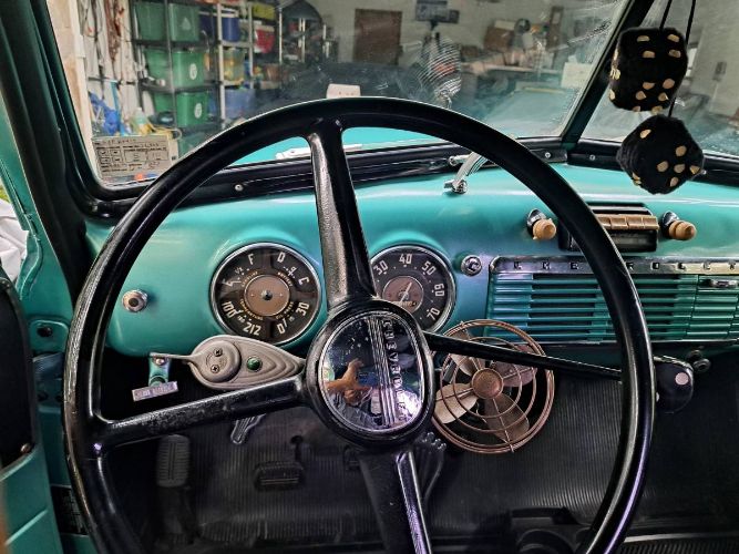 Chevrolet-3100-1951-Custom-TurquoiseBla-1