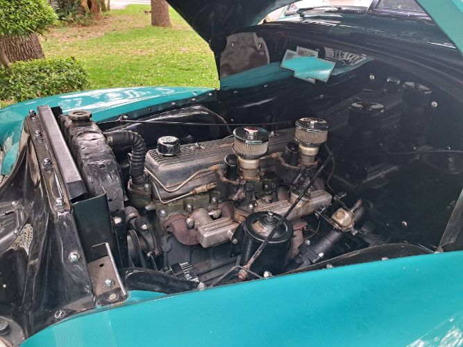 Chevrolet-3100-1951-Custom-TurquoiseBla-12