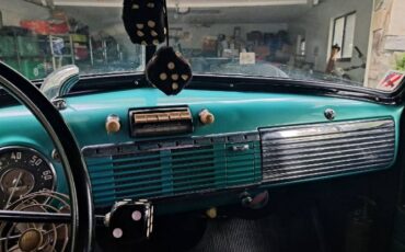 Chevrolet-3100-1951-Custom-TurquoiseBla-2