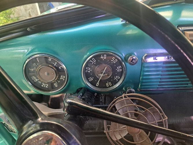 Chevrolet-3100-1951-Custom-TurquoiseBla-4