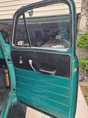 Chevrolet-3100-1951-Custom-TurquoiseBla-7