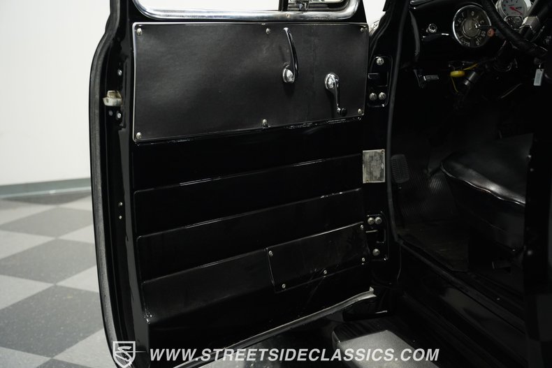 Chevrolet-3100-1952-Black-Black-37