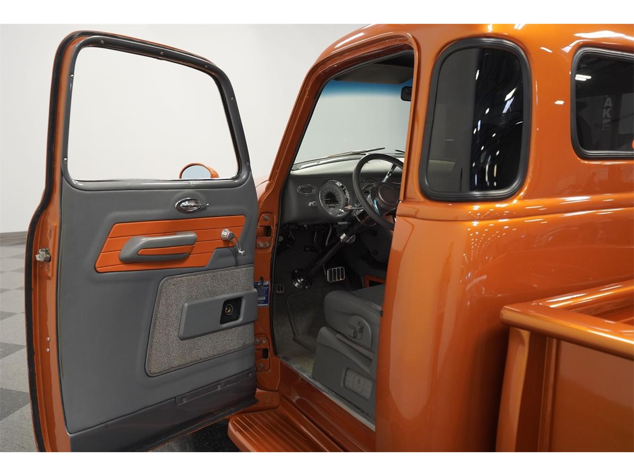 Chevrolet-3100-1954-Tangerine-Orange-Grey-and-Orange-1