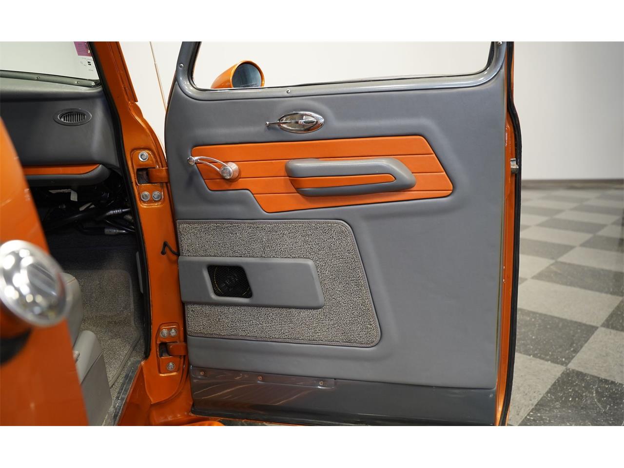 Chevrolet-3100-1954-Tangerine-Orange-Grey-and-Orange-30