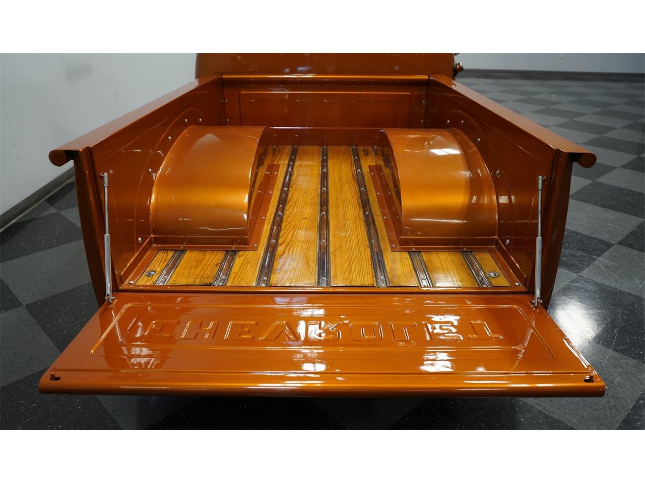 Chevrolet-3100-1954-Tangerine-Orange-Grey-and-Orange-34