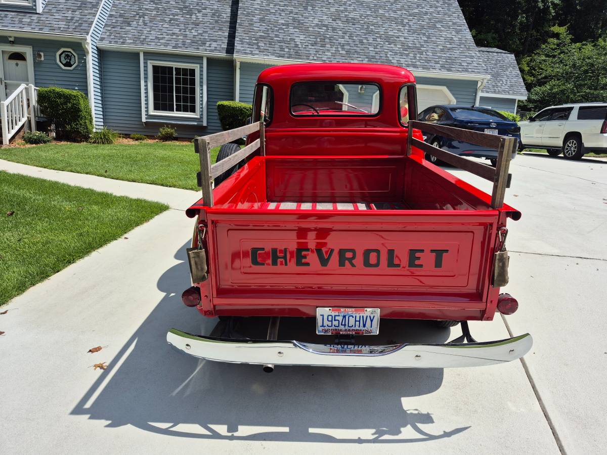 Chevrolet-3100-5-window-truck-1954-red-4