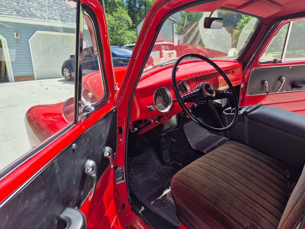 Chevrolet-3100-5-window-truck-1954-red-8