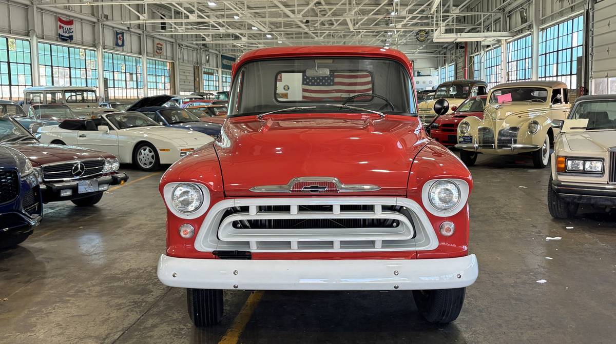 Chevrolet-3100-pick-up-1957-red-21