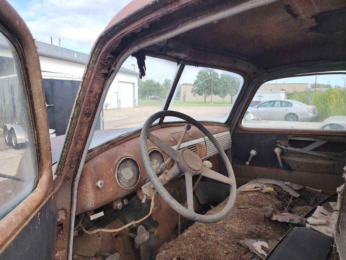 Chevrolet-3100-short-bed-half-ton-pickup-truck-1950-green-12