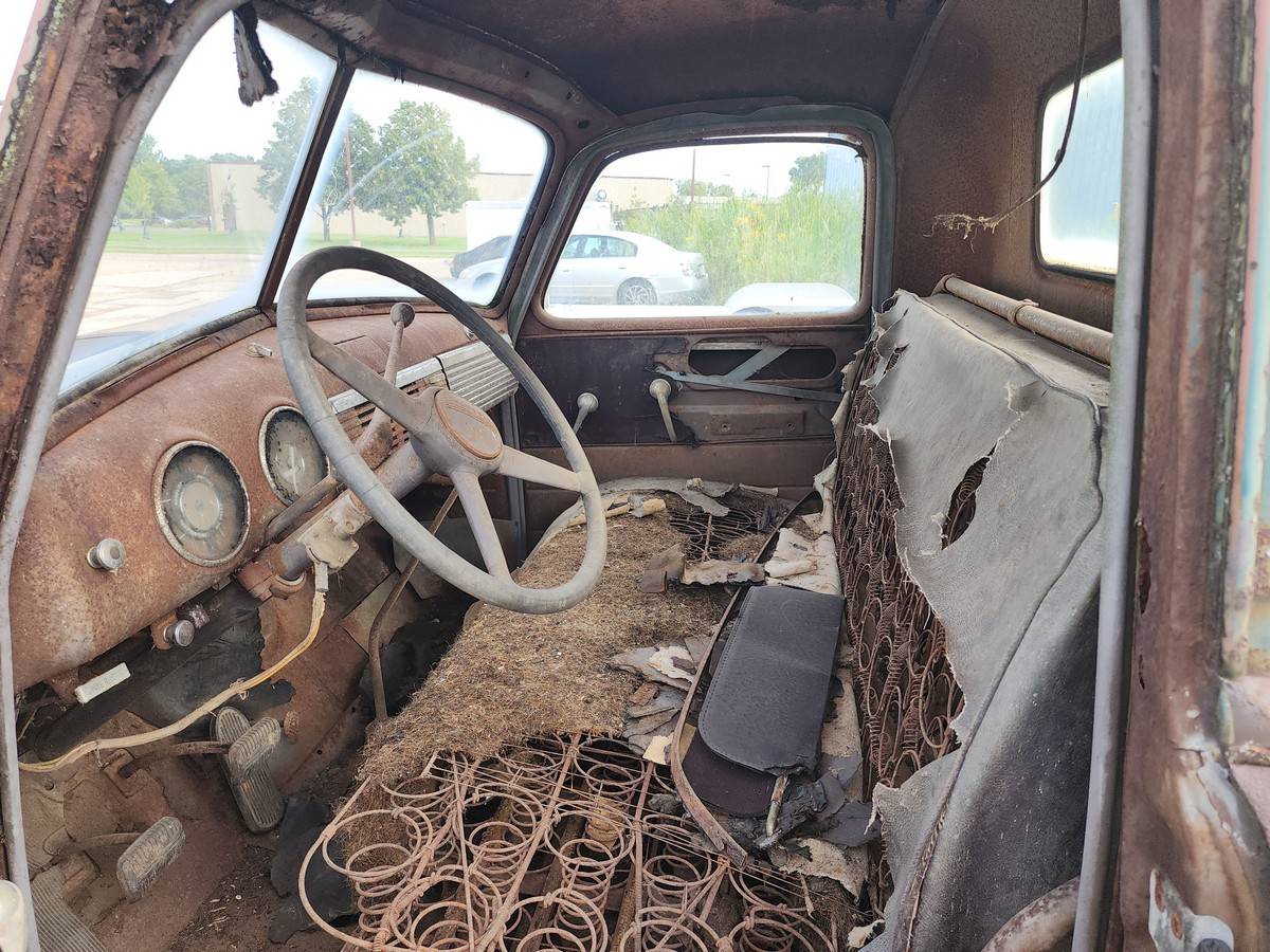 Chevrolet-3100-short-bed-half-ton-pickup-truck-1950-green-13