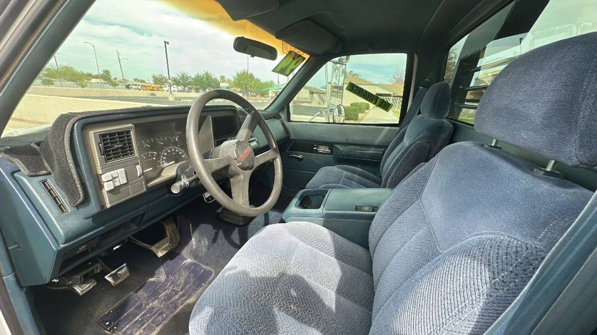 Chevrolet-3500-regular-cab-amp-chassis-1994-white-10