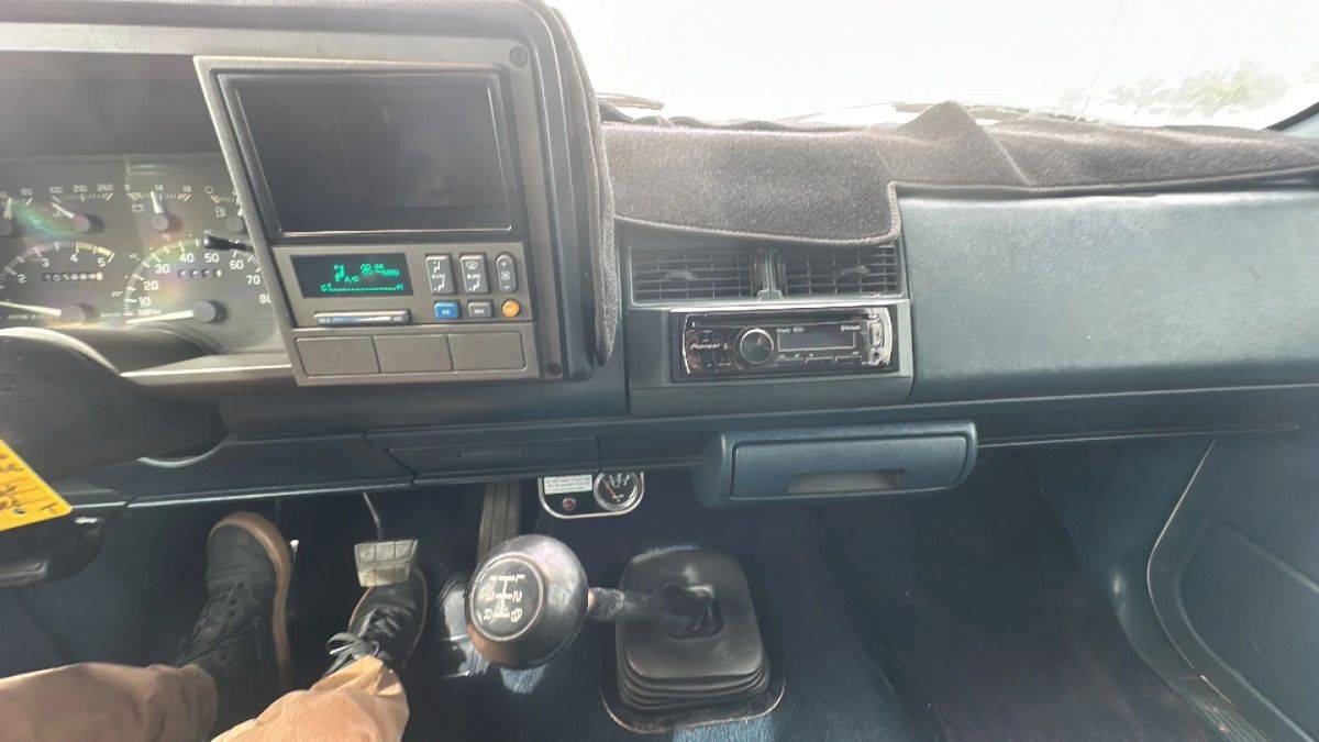 Chevrolet-3500-regular-cab-amp-chassis-1994-white-12