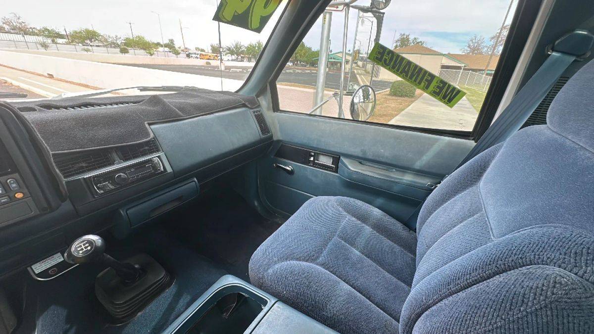 Chevrolet-3500-regular-cab-amp-chassis-1994-white-13