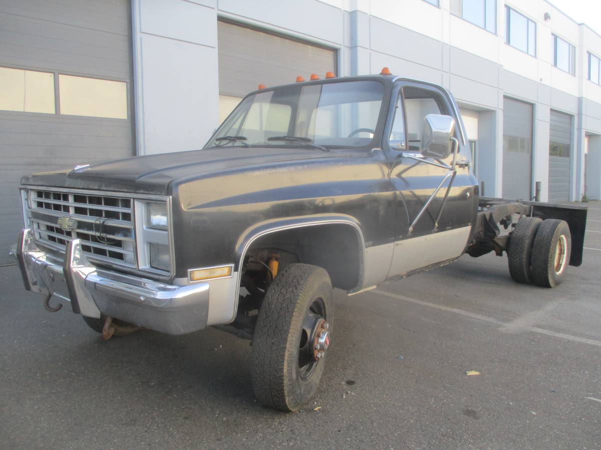 Chevrolet-35000-1987-black-16