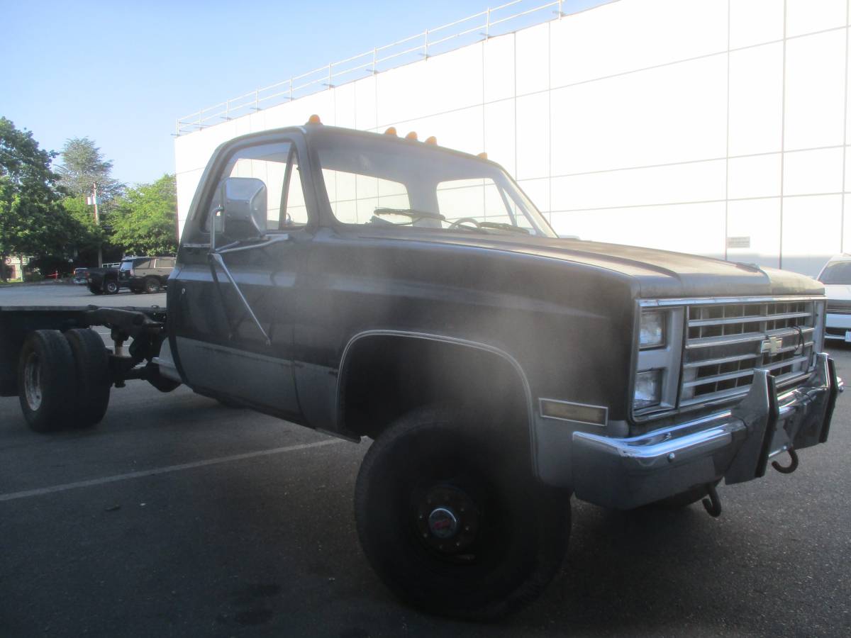Chevrolet-35000-1987-black-3