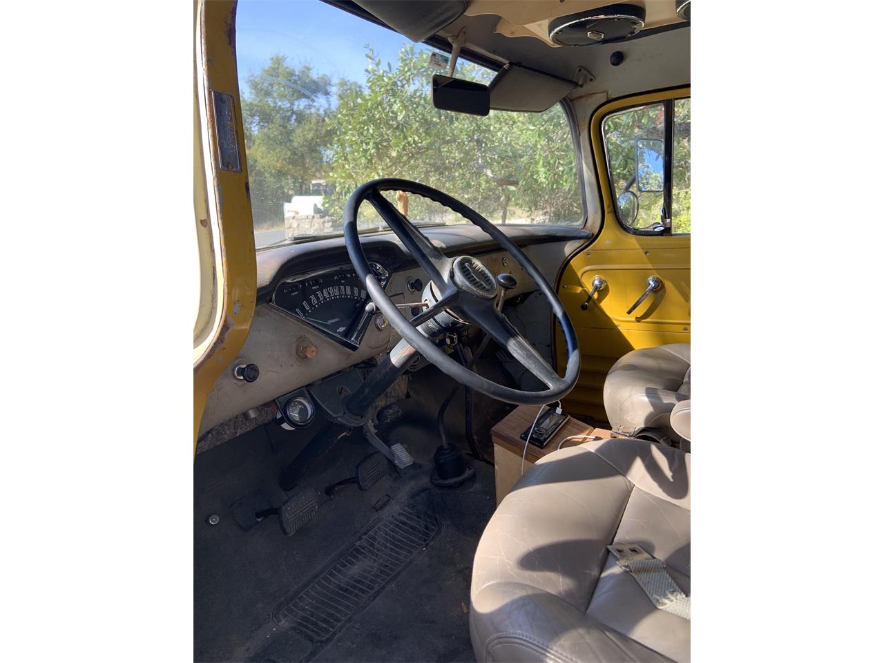 Chevrolet-3600-1956-India-Ivory-Yellow-11