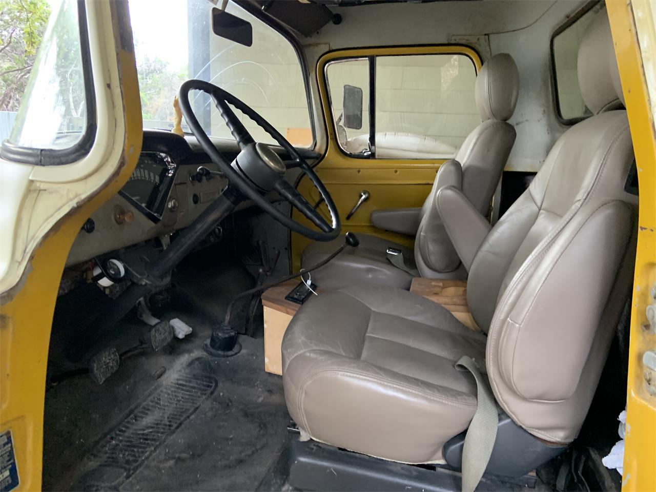 Chevrolet-3600-1956-India-Ivory-Yellow-3